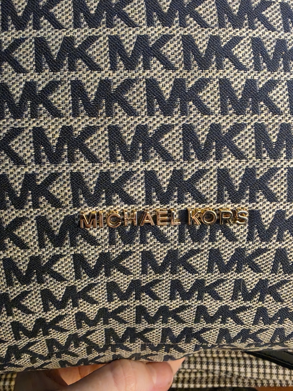 Michael Kors Aria Large Signature Logo Shoulder Bag - Navy / Ivory Multi - Picture 4 of 12